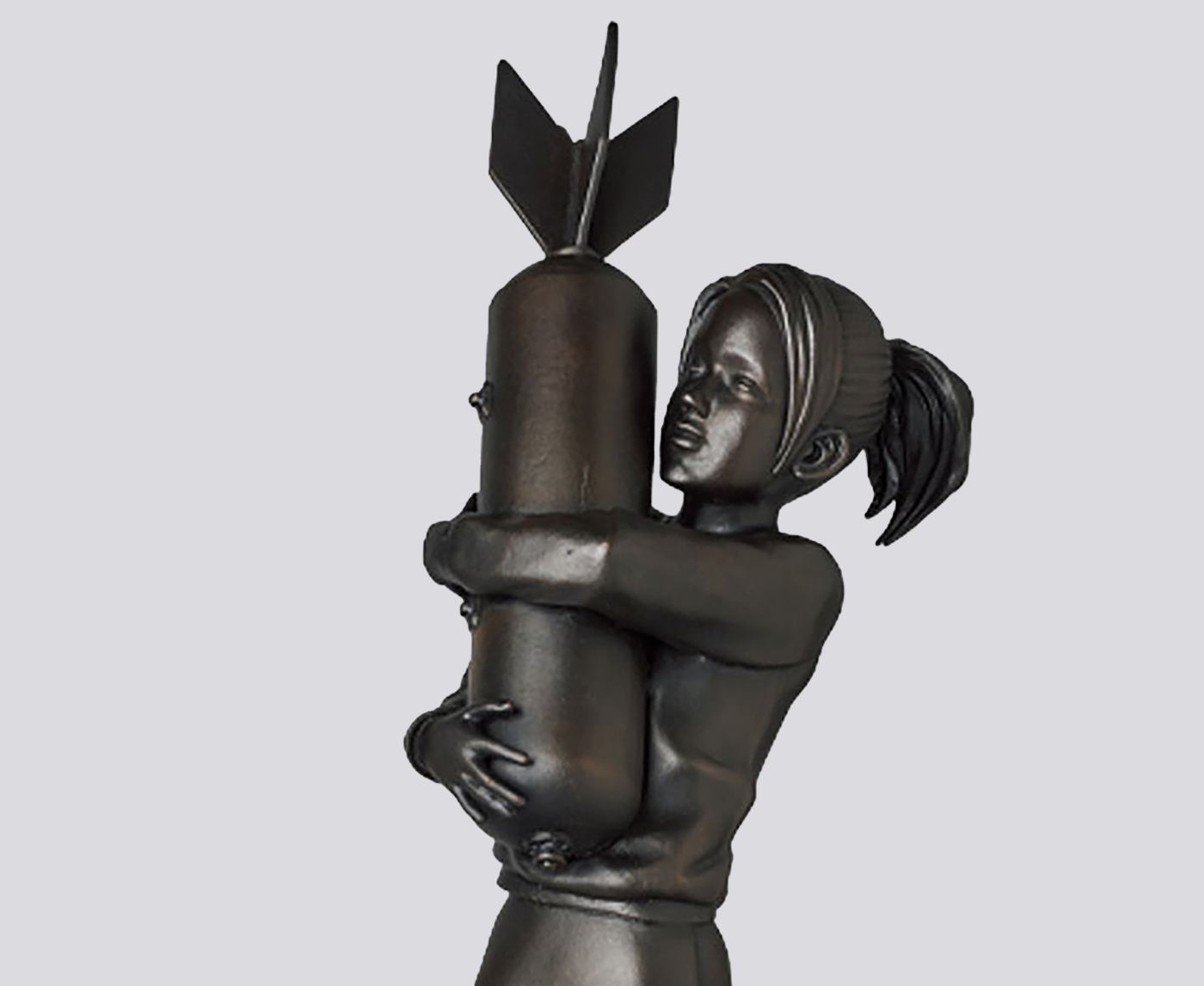 BOMB HUGGER BRONZE STATUE 'BLACK'