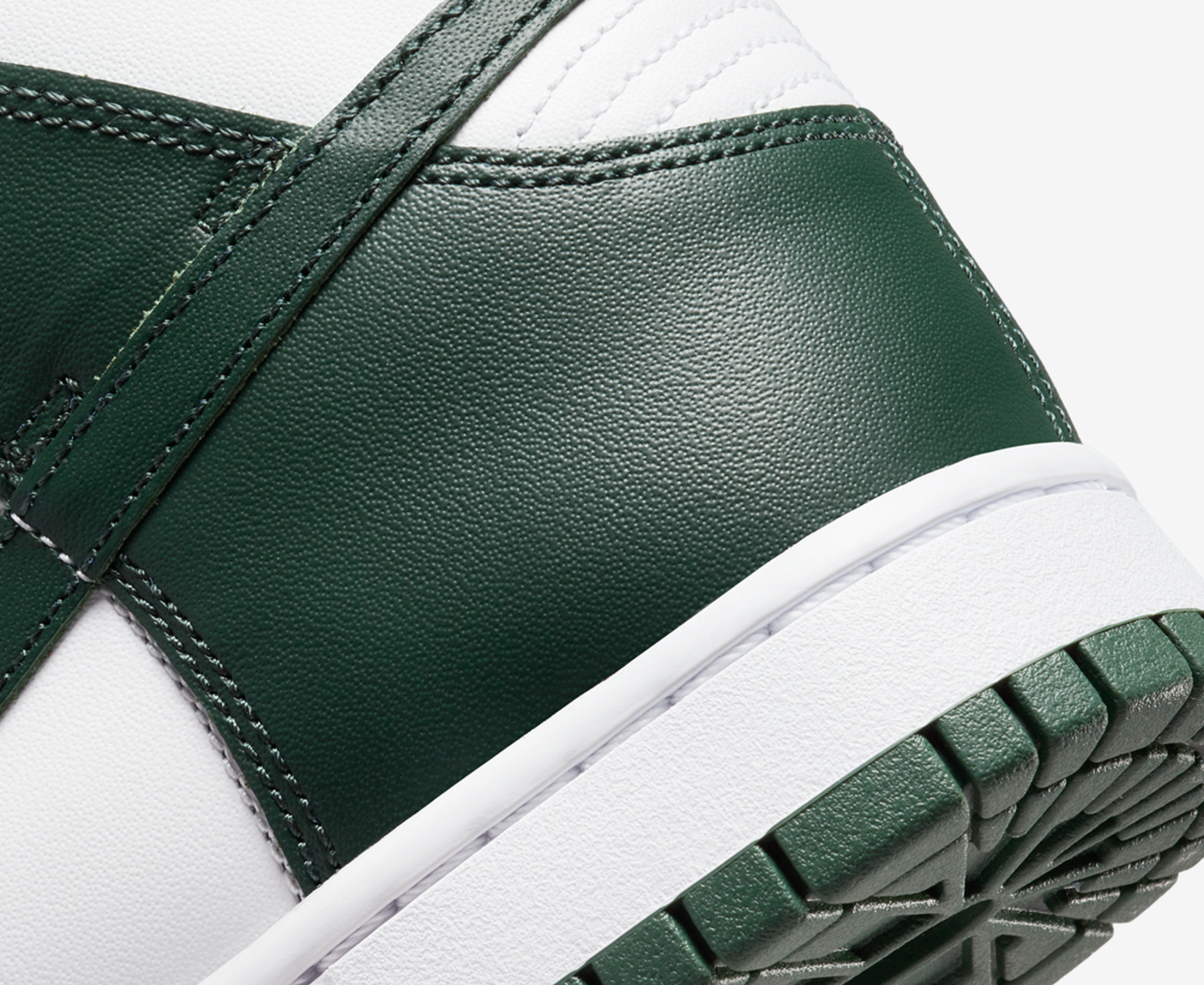 Nike - DUNK HI RETRO 'NOBLE GREEN/NOBLE GREEN/WHITE/UNIV GOLD