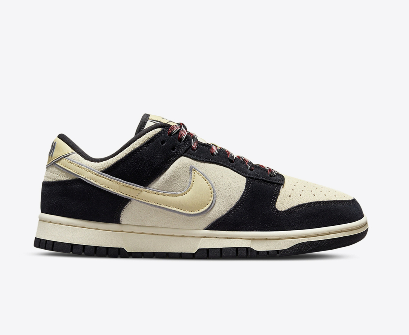 Gold black shop nike dunks