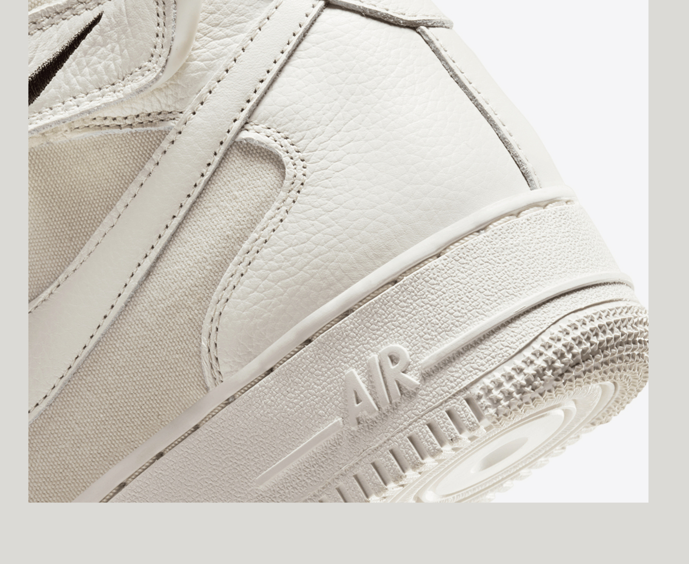 Nike - Elevate your sneaker game with the trendy NIKE AIR FORCE 1 
