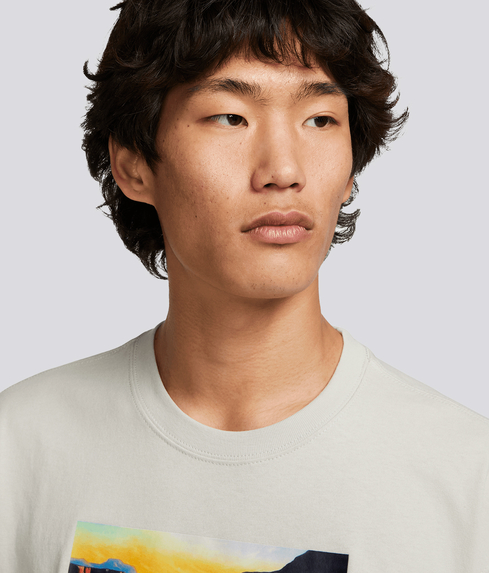 Nike light store bone shirt