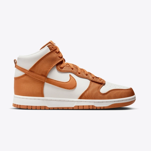 Nike - Elevate your sneaker game with the trendy NIKE DUNK HIGH