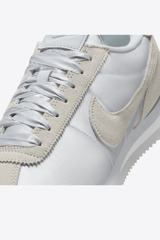 Nike cortez platinum best sale