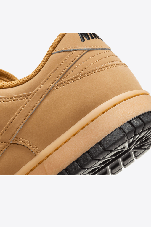 Nike - NIKE DUNK LOW RETRO SE WHEAT/GUM YELLOW-BLACK l BUY