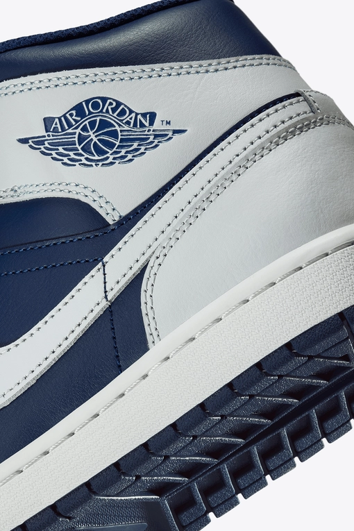 jordan-air-jordan-1-mid-blue-