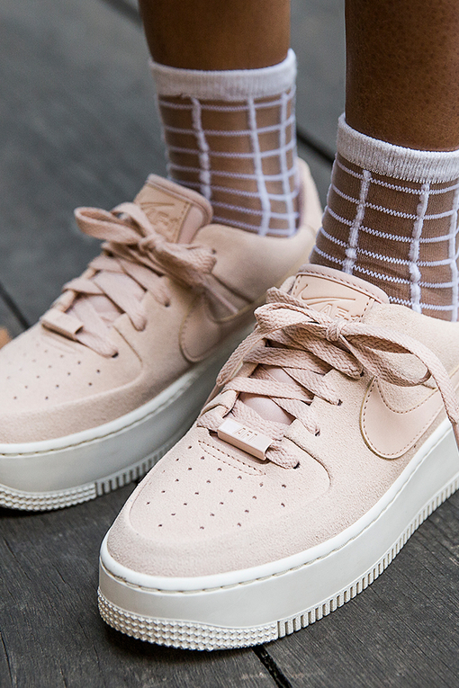 Air force 1 sage low rose best sale