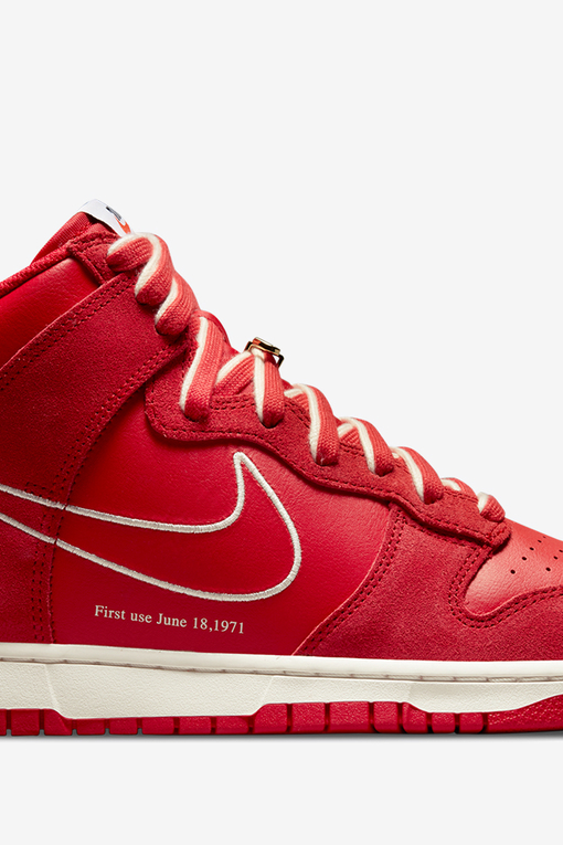 NIKE DUNK HI SE 'UNIVERSITY RED/SAIL/UNIVERSITY RED/SAIL