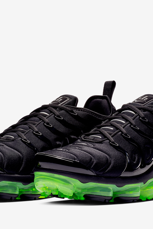 Vapormax plus noir online et vert