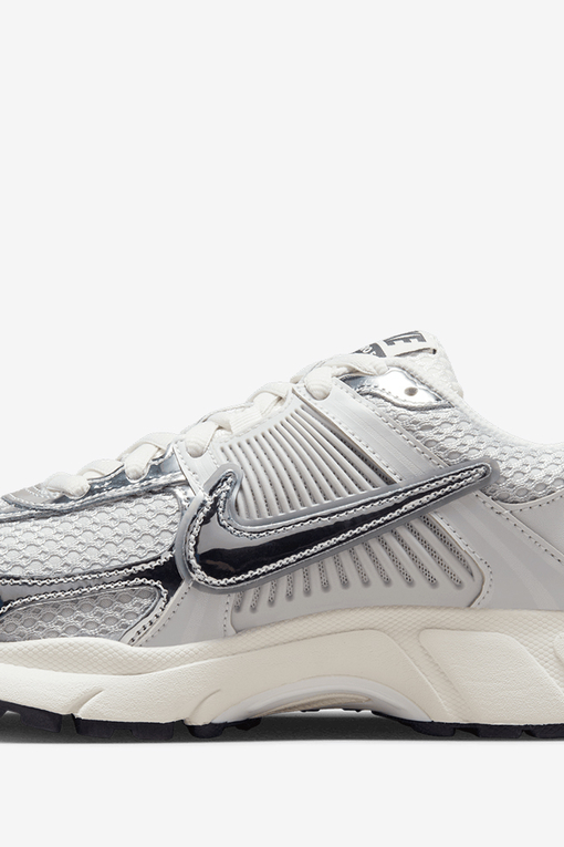 Nike - ZOOM VOMERO 5 'PHOTON DUST/CHROME-GRIDIRON-SAIL'