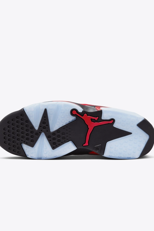 Jordan Elevate your sneaker game with the trendy NIKE AIR JORDAN