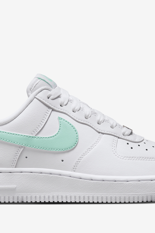 Nike Women's Air Force 1 '07 - White | Jade Ice / 7.5