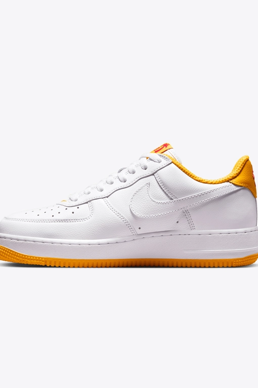 Nike Elevate your sneaker game with the trendy NIKE AIR FORCE - Main Image