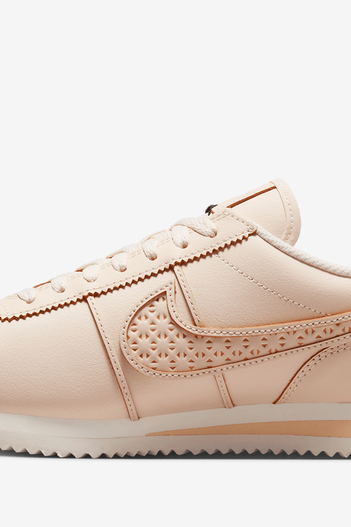 Gold nike 2024 cortez womens