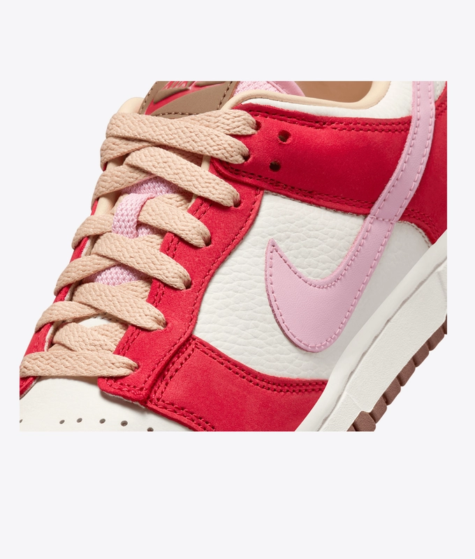 W Dunk Low Premium