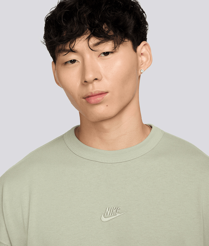 Sportswear Premium Essentials Tee