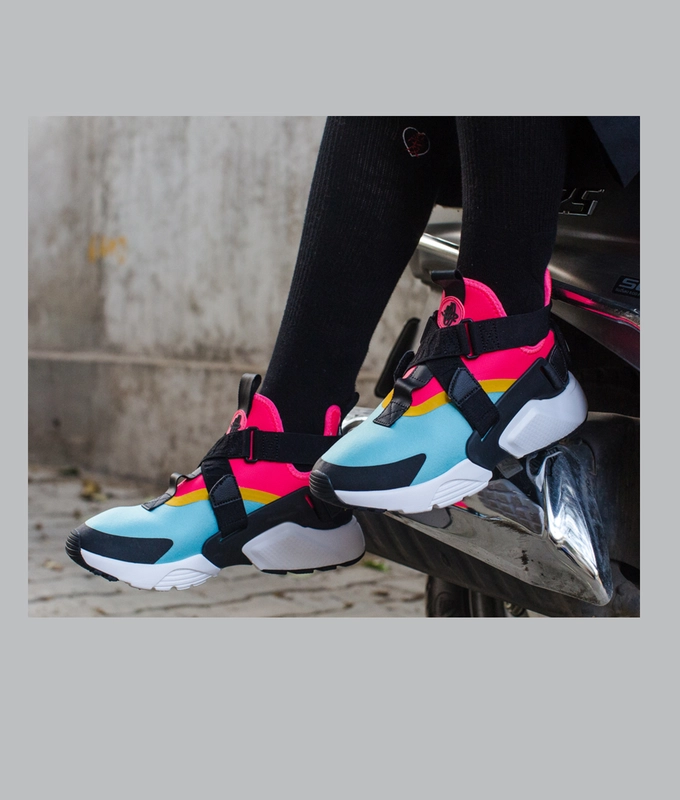 W NIKE AIR HUARACHE CITY 'BLEACHED AQUA/RACER PINK'