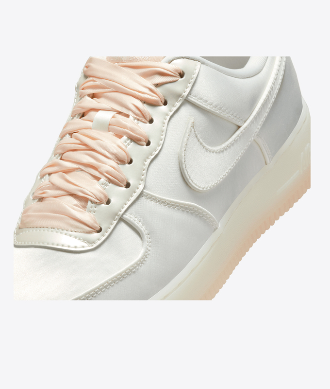 AIR FORCE 1 '07 LV8 'SAIL/BARELY ORANGE'