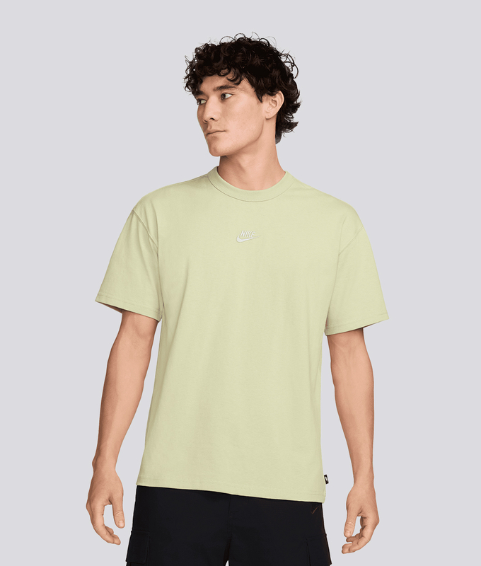 SPORTSWEAR PREMIUM ESSENTIALS SUSTAINABLE T-SHIRT 'OLIVE AURA'