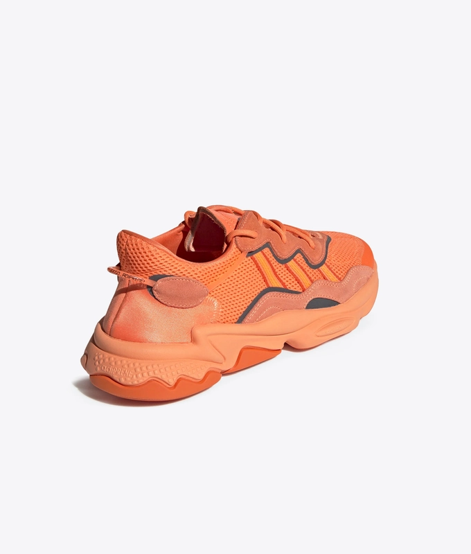 Ozweego 'High res coral'