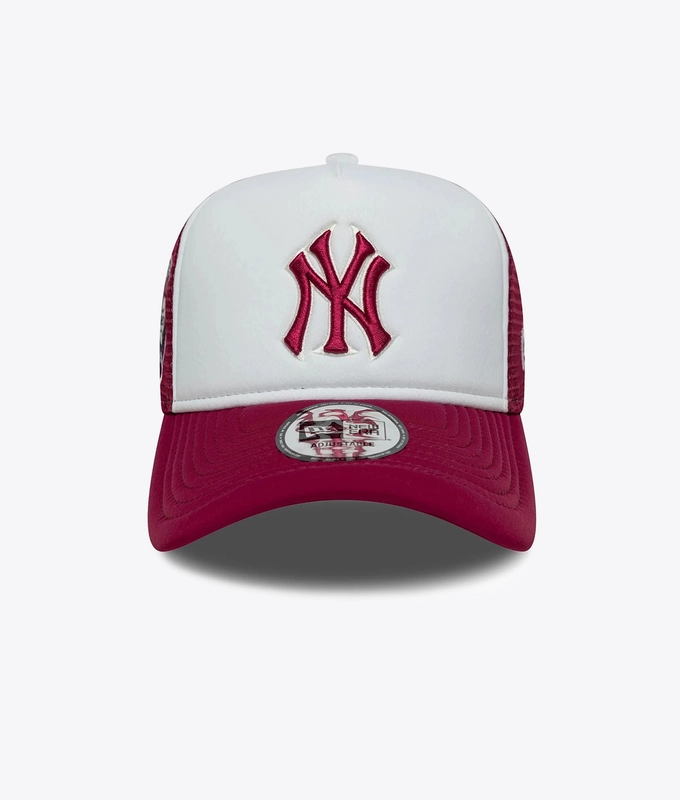 9FORTY WORLD SERIES E-FRAME NEW YORK YANKEES TRUCKER CAP