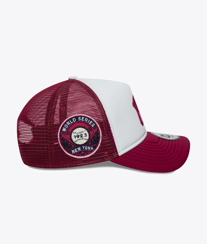 9FORTY WORLD SERIES E-FRAME NEW YORK YANKEES TRUCKER CAP