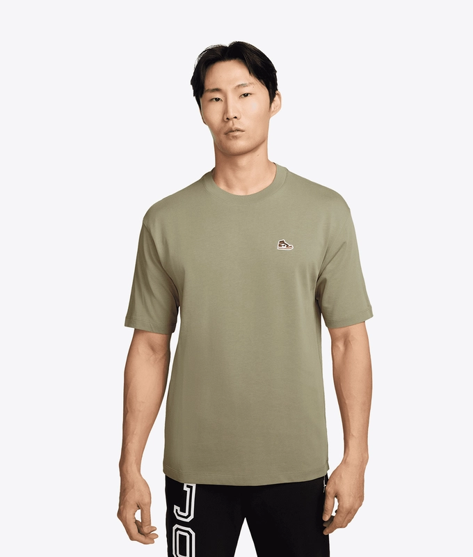 SNEAKER PATCH SHORT SLEEVE CREW T-SHIRT