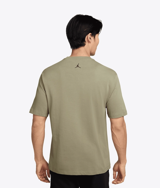 SNEAKER PATCH SHORT SLEEVE CREW T-SHIRT