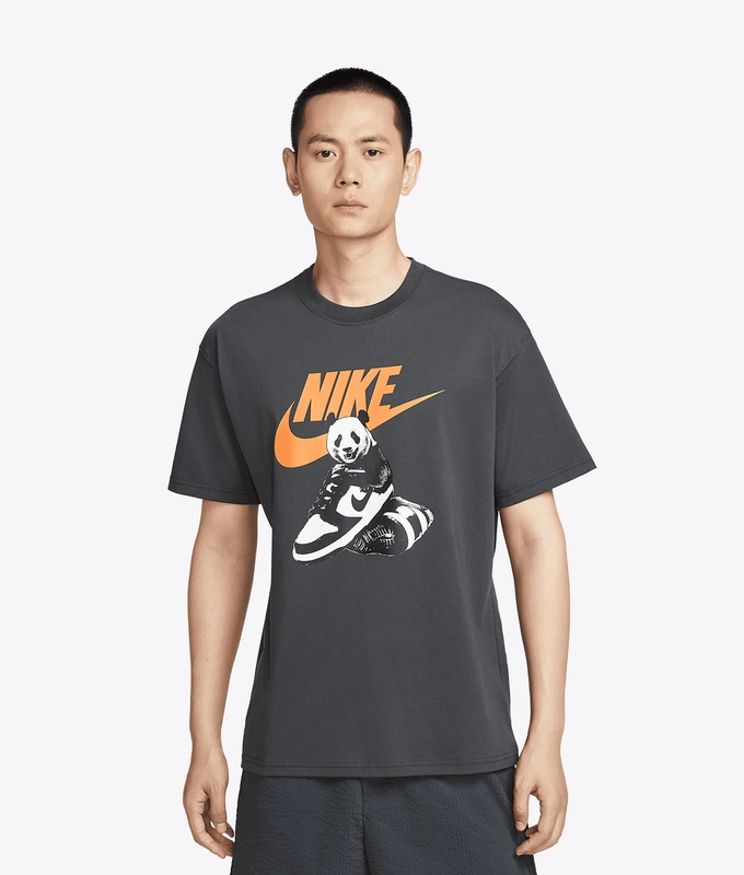 SPORTSWEAR GRAPHIC TEE