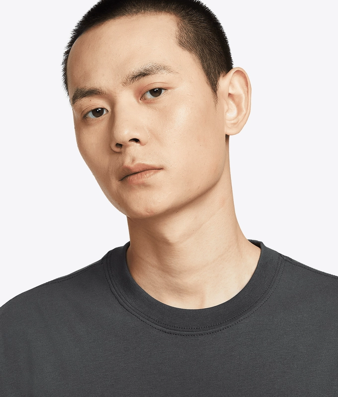 SPORTSWEAR GRAPHIC TEE