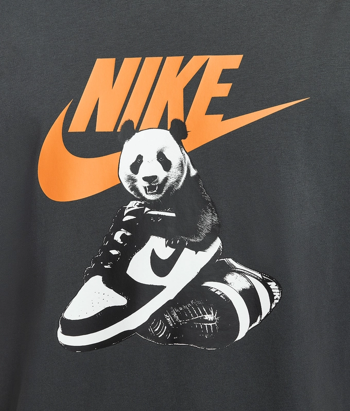 SPORTSWEAR GRAPHIC TEE