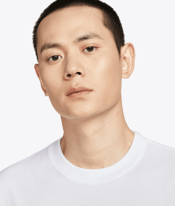 SPORTSWEAR GRAPHIC TEE