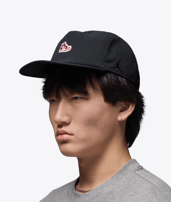 PRO STRUCTURED FLAT BILL SNEAKER PATCH CAP