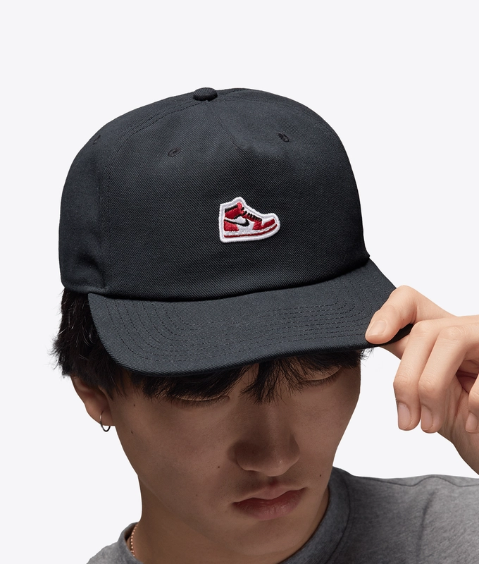 PRO STRUCTURED FLAT BILL SNEAKER PATCH CAP