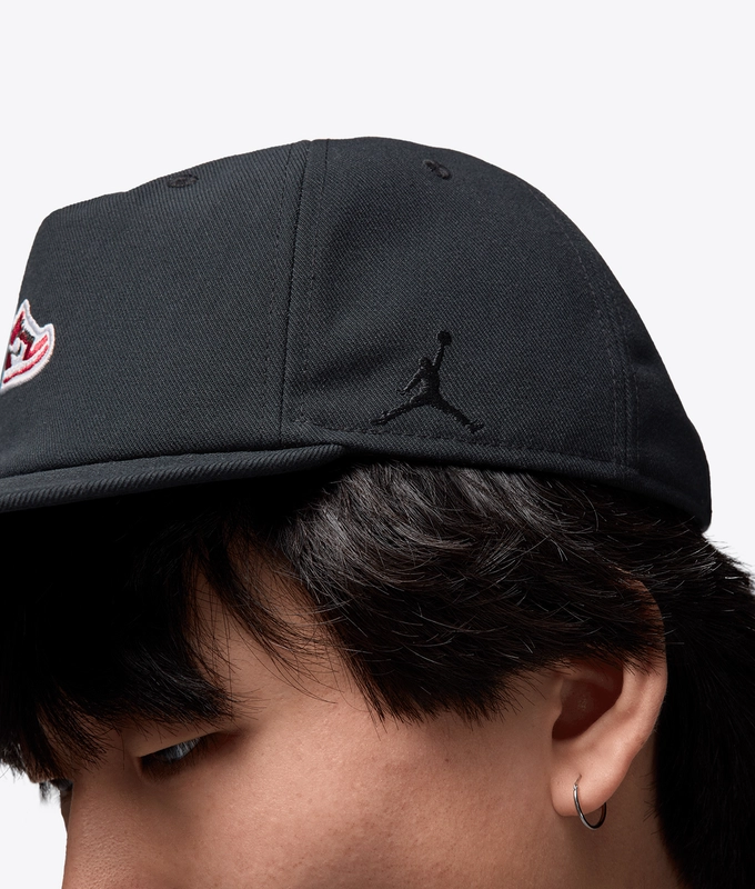 PRO STRUCTURED FLAT BILL SNEAKER PATCH CAP