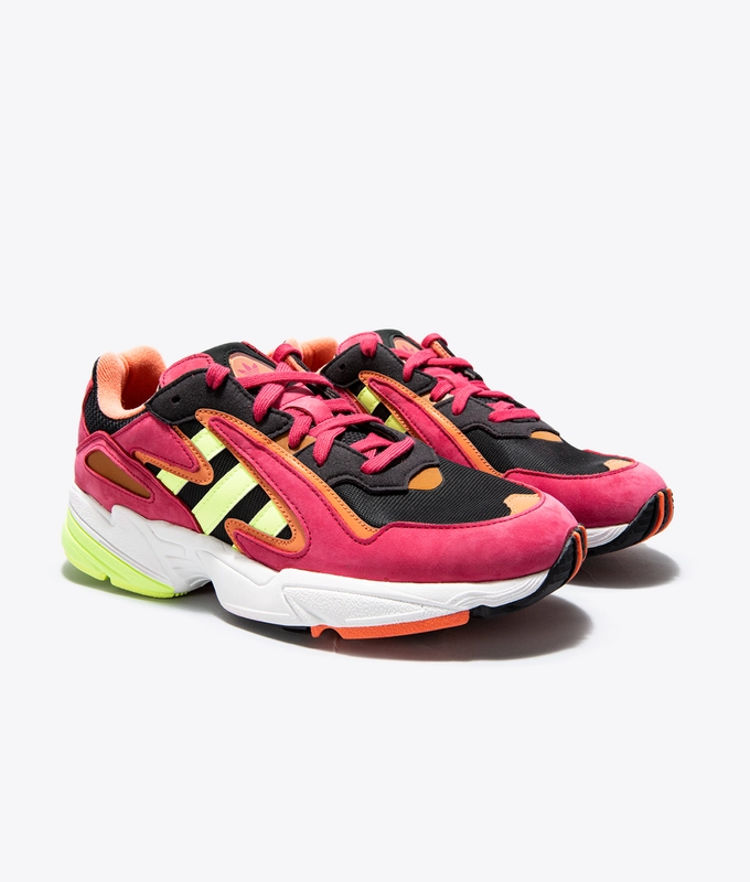 YUNG-96 CHASM 'CORE BLACK/HI-RES YELLOW/ENERGY PINK F17'
