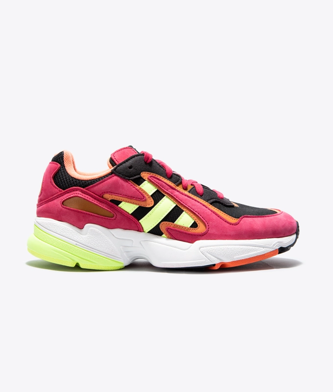 YUNG-96 CHASM 'CORE BLACK/HI-RES YELLOW/ENERGY PINK F17'