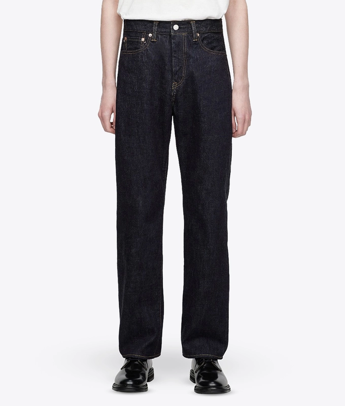 CLASSIC STRAIGHT DENIM PANTS