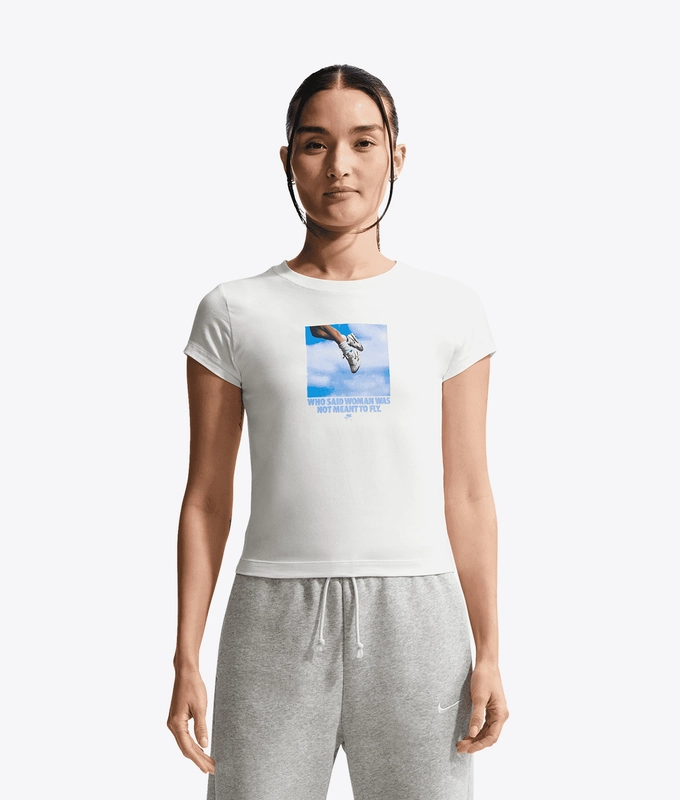 SPORTSWEAR GRAPHIC SLIM TEE