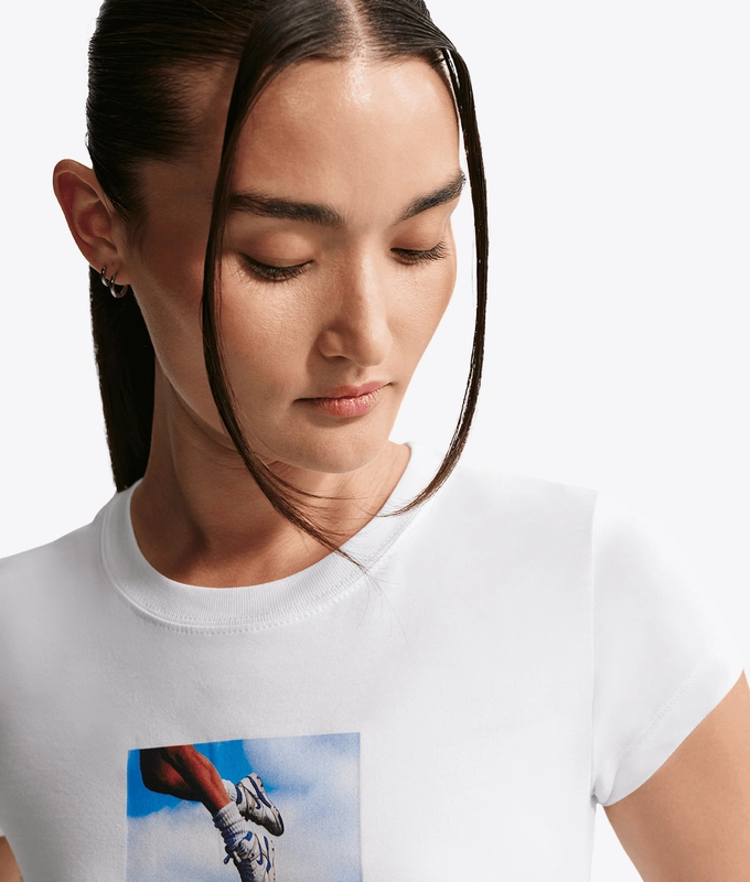 SPORTSWEAR GRAPHIC SLIM TEE