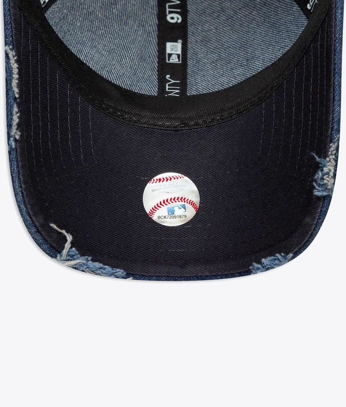 9TWENTY DENIM DISTRESS NEW YORK YANKEES CAP