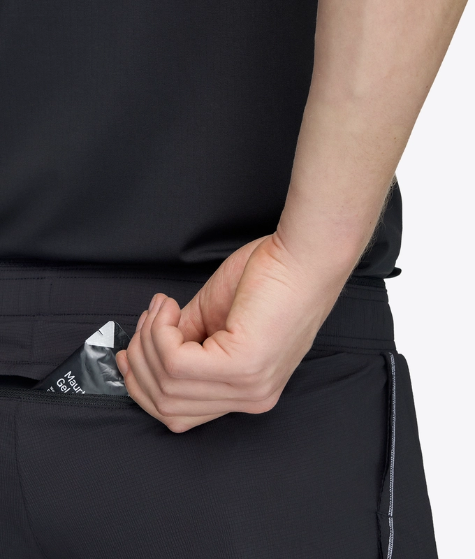 GRAPHIC RUNNING SHORT