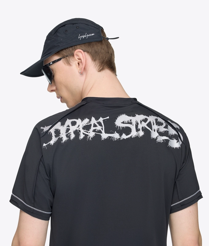 GRAPHIC RUNNING TEE