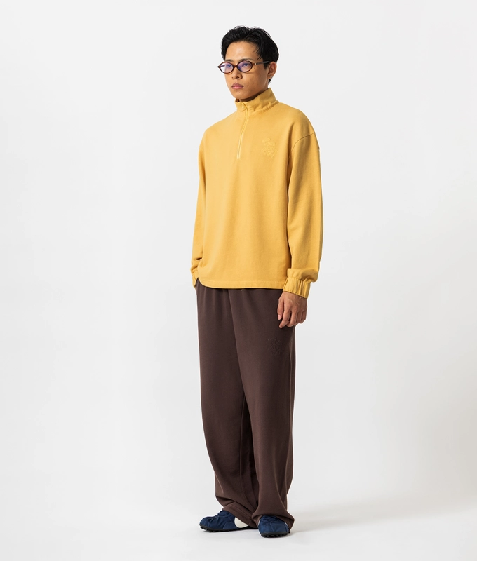 ESSENTIALS QUARTER ZIP SWEATSHIRT