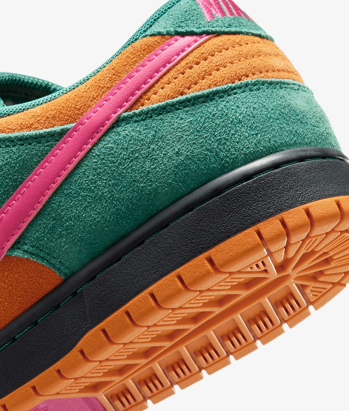 SB DUNK LOW PRO