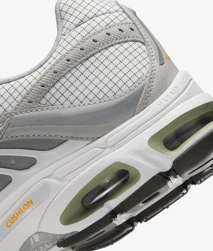 AIR MAX MOTO 2K