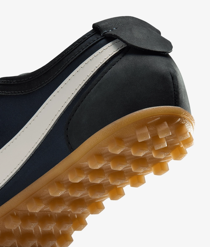 MOON SHOE