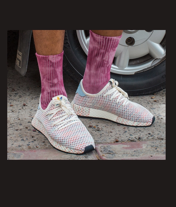DEERUPT PRIDE 'CORE WHITE / ASH GREY' 