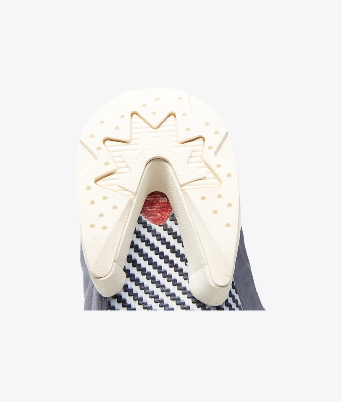 TOM AND JERRY INSTAPUMP FURY OG MU 'cold grey 6/hero yellow/black'