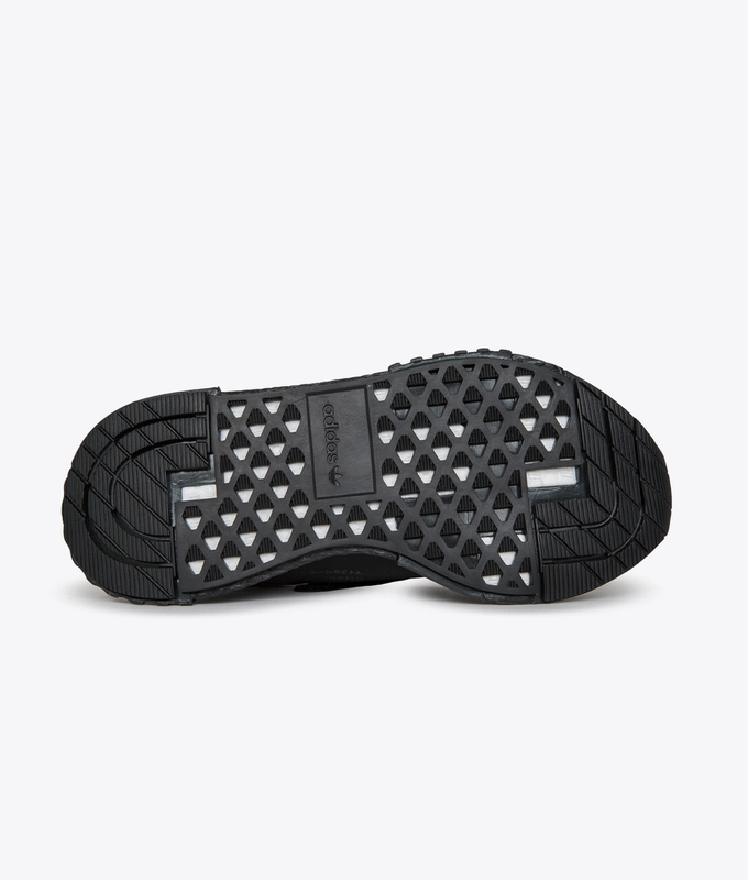 FUTUREPACER 'CORE BLACK/CARBON'
