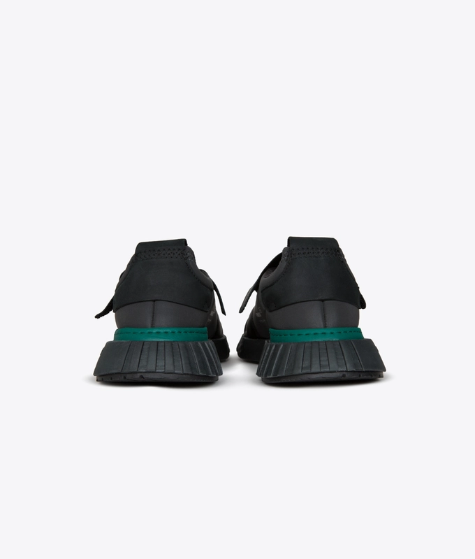 FUTUREPACER 'CORE BLACK/CARBON'